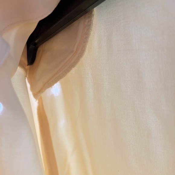 Michel Antoni Collection Blouse 100% Silk light Yellow/ shell buttons Sz 18 - Picture 9 of 11